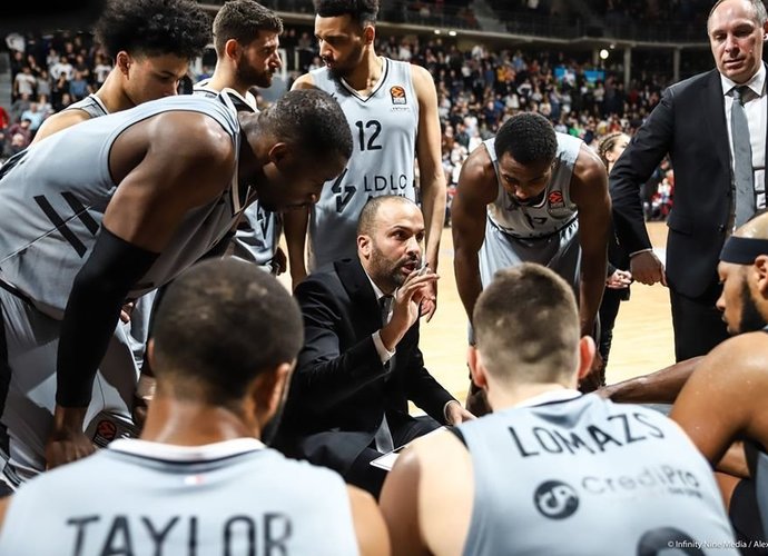 T.J.Parkeris laikinai taps vyriausiuoju treneriu