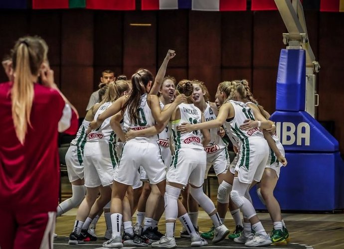 Aštuoniolikmetės pralaimėjo (FIBA nuotr.)