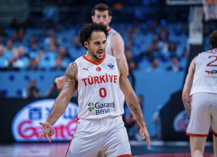 Sh.Larkinas išplatino jautrią žinutę (FIBA nuotr.)