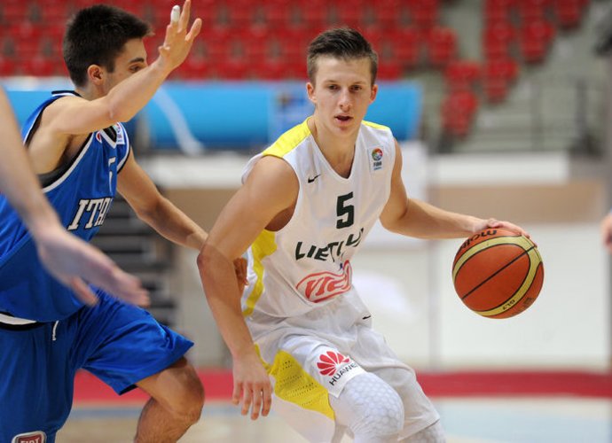 R.Žuklevičius surinko 38 naudingumo balus (FIBA Europe nuotr.)