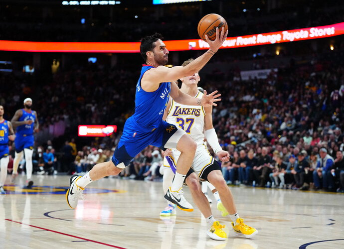 F.Campazzo varžovą stūmė iš nugaros (Scanpix nuotr.)