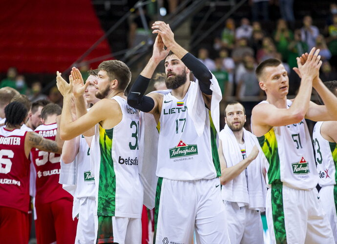 J.Valančiūnas su rinktine siekia bilieto į olimpiadą (BNS nuotr.)