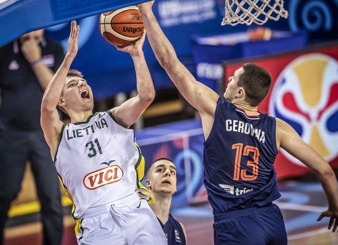 Tarp Lietuvos jaunimo geriausiai pasirodė ketvirtą vietą užėmę devyniolikmečiai (FIBA nuotr.)