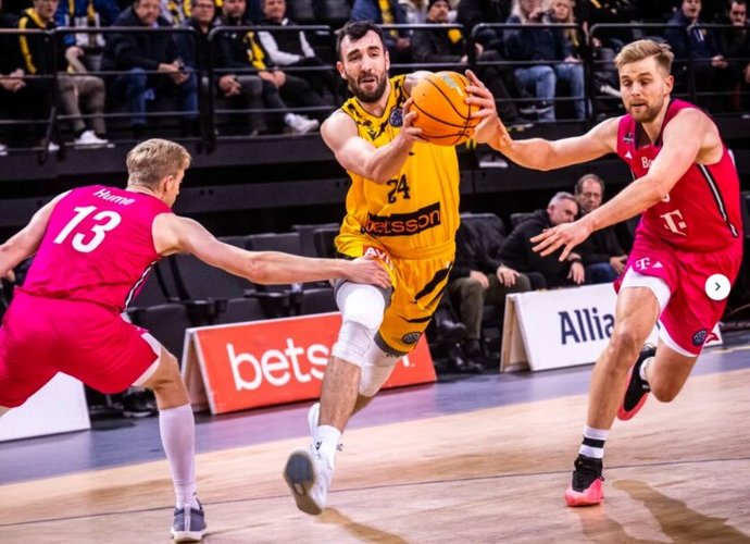 I.Kouzeloglou keliasi į PAO (FIBA nuotr.)