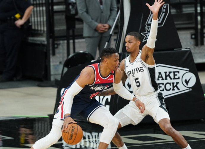 D.Murray'us visose kategorijose pranoko R.Westbrooką (Scanpix nuotr.)