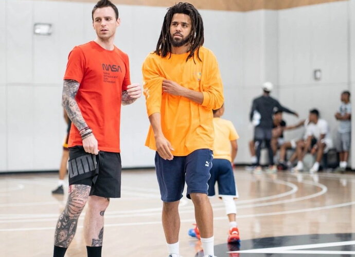J.Cole'as atsidūrė Afrikoje