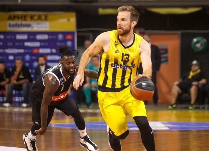 M.Gecevičius pataikė 2 tritaškius iš 6