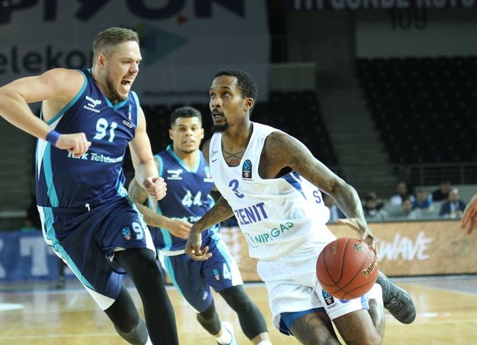 B.Jenningsas prarado savitvardą (nuotr. Euroleague.net)