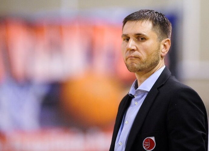 V.Sirvydis stoja prie Kėdainių klubo vairo (Fotodiena.lt)