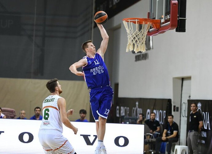 B.Motumas pelnė 20 taškų