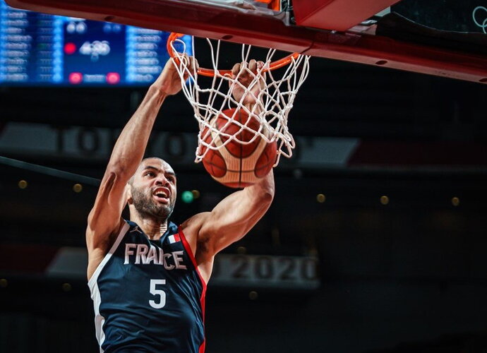 N.Batumas lieka Los Andžele (FIBA nuotr.)