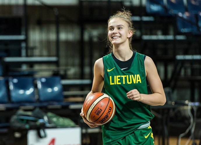 J.Jocytė iškeliauja į Prancūziją (Krepšinio namų nuotr.)