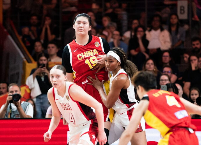 Z.Zhang išsiskiria savo fiziniais duomenimis (FIBA nuotr.)