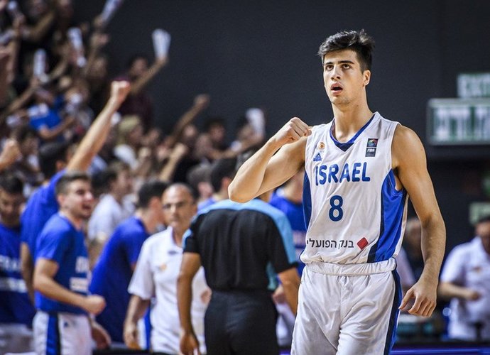 D.Avdija švenčia pelnytą auksą (FIBA Europe nuotr.)