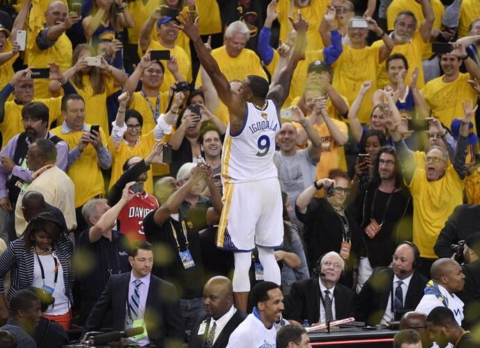 A.Iguodala sukūrė gražų epizodą (Scanpix nuotr.)