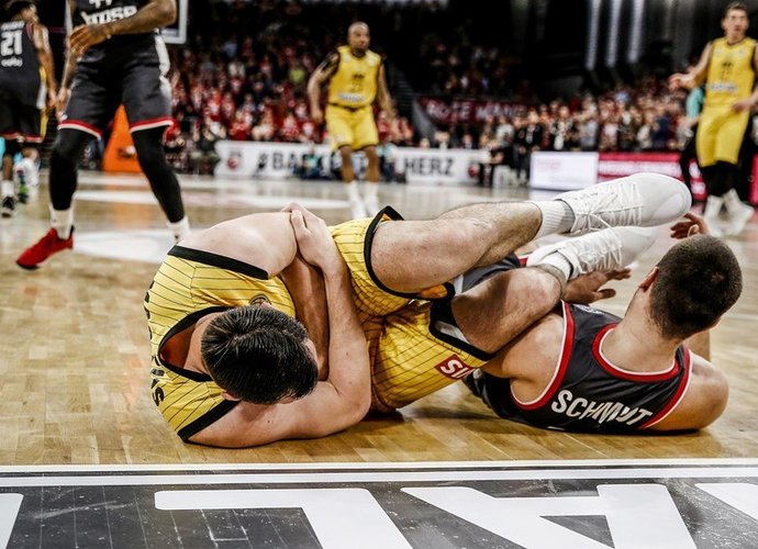 J.Mačiulis patyrė skaudžią traumą (FIBA Europe nuotr.)