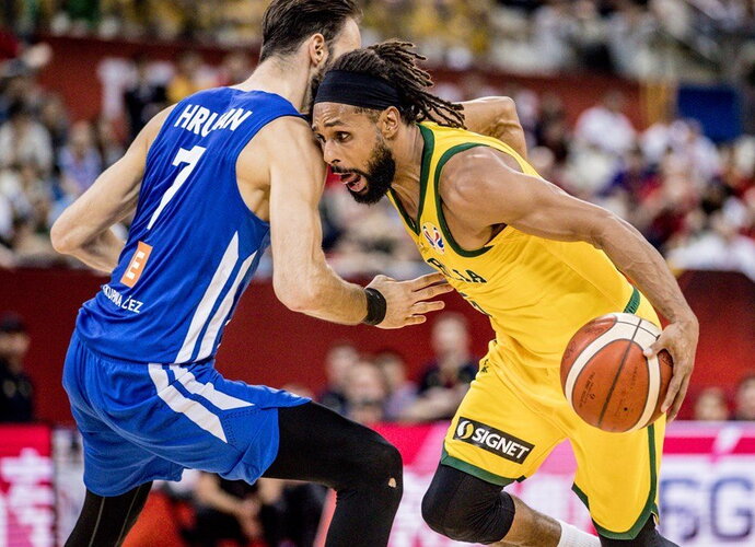 P.Millsas vedė australus į pusfinalį (FIBA nuotr.)