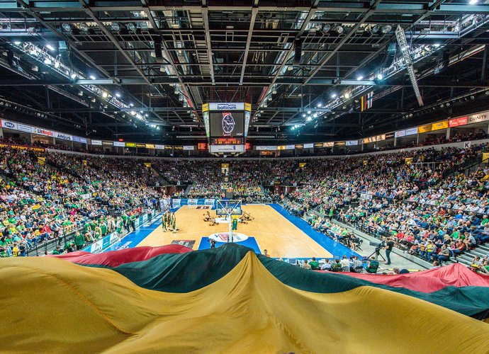 Lietuvos rinktinę palaikantys sirgaliai galės gauti prizus (Lino Žemgulio nuotr.)