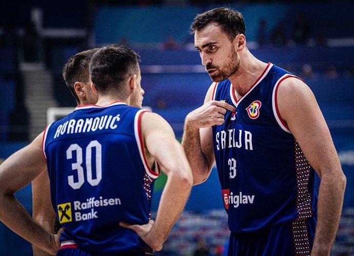 Serbai nušlavė varžovus (FIBA nuotr.)
