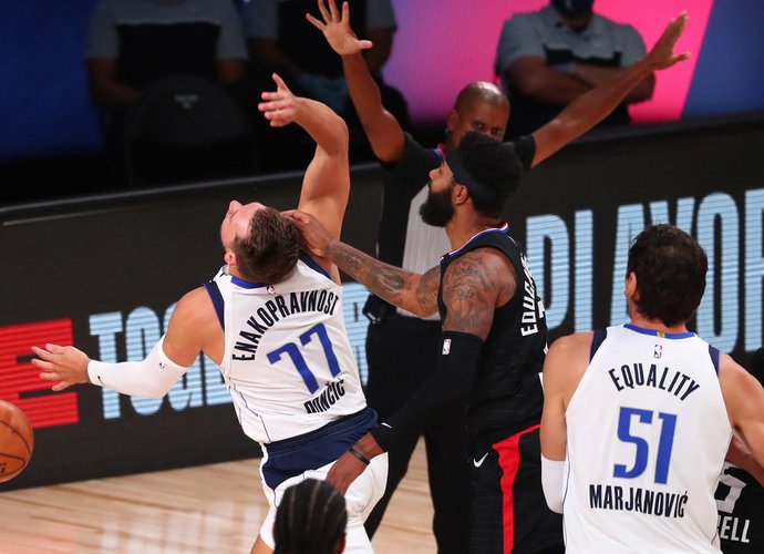 NBA vėl buvo dalinamos baudos (Scanpix nuotr.)