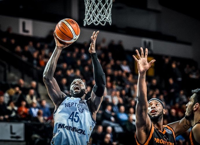 J.Grantas kaip liūtas griūmėsi po krepšiais (FIBA nuotr.)