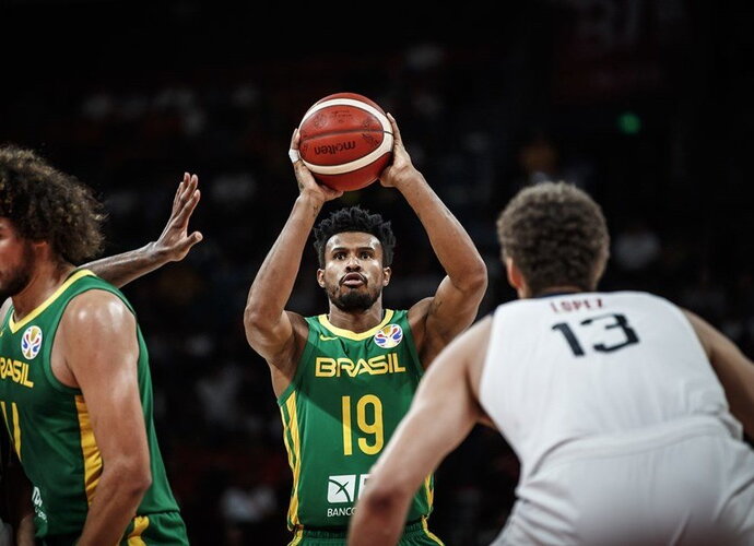 L.Barbosa kraustosi į Sakramentą (FIBA nuotr.)