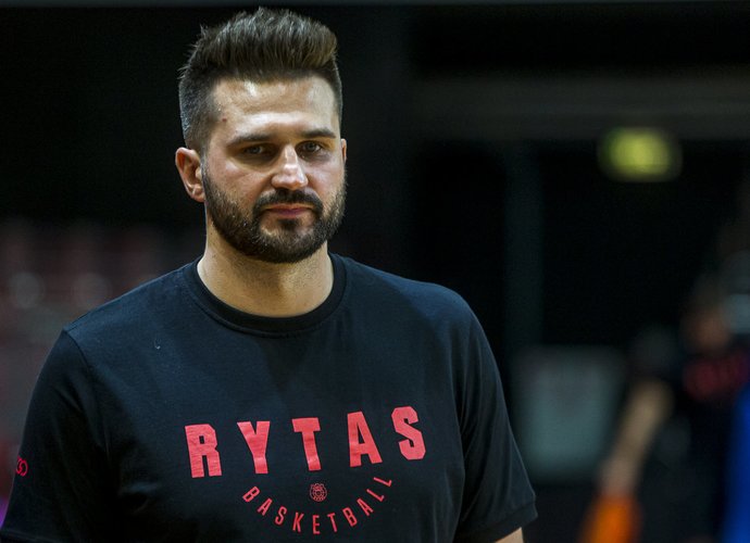 L.Kleiza palygino kartų skirtumus (BNS nuotr.)