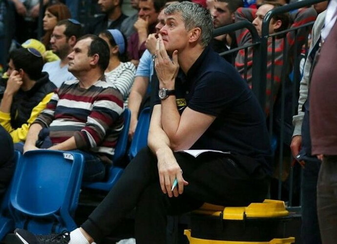 A.Bagatskis rungtynes stebėjo sėdėdamas ant šiukšlinės 