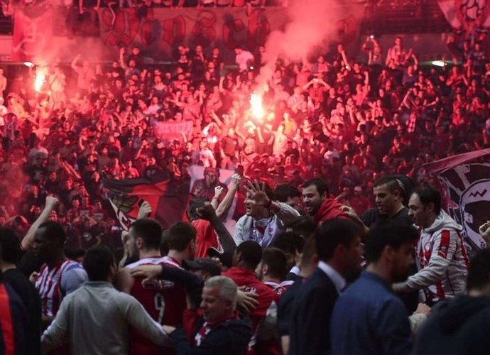 „Olympiacos“ sirgalių elgesys užtraukė klubui bėdą (Scanpix nuotr.)