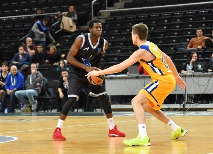 A.Mouaha driokstelėjo pergalingai (nuotr. Euroleague.net)