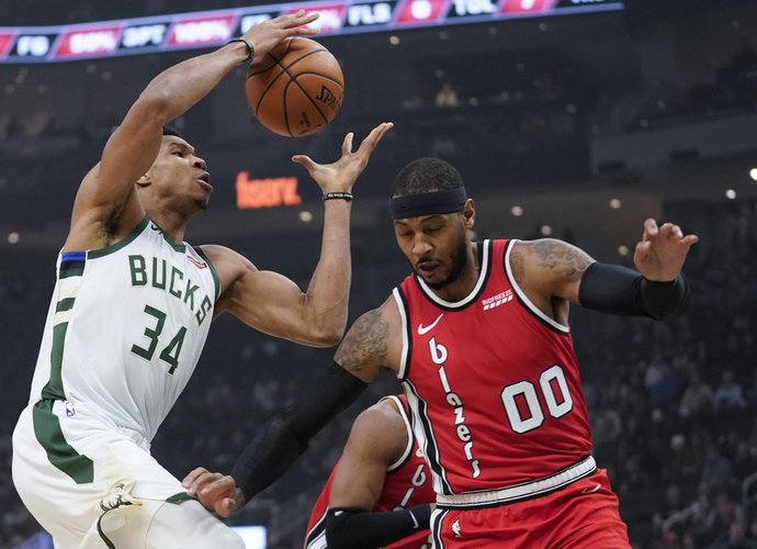 G.Antetokounmpo surinko trigubą dublį (Scanpix nuotr.)
