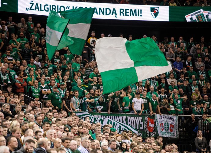 Sirgaliai labai aktyviai renkasi į „Žalgirio“ areną (BNS nuotr.)