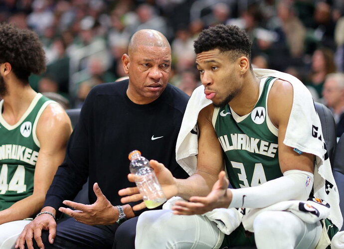 D.Riverso ir G.Antetokounmpo tandemas pergalių neneša (Scanpix nuotr.)
