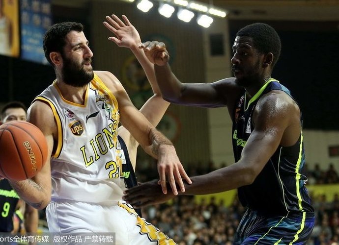 I.Bourousis grįžta į Europą