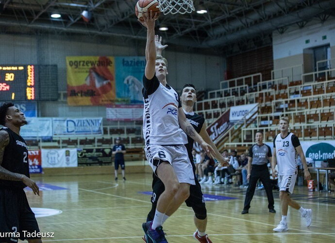 J.Gintvainis pelnė 16 taškų