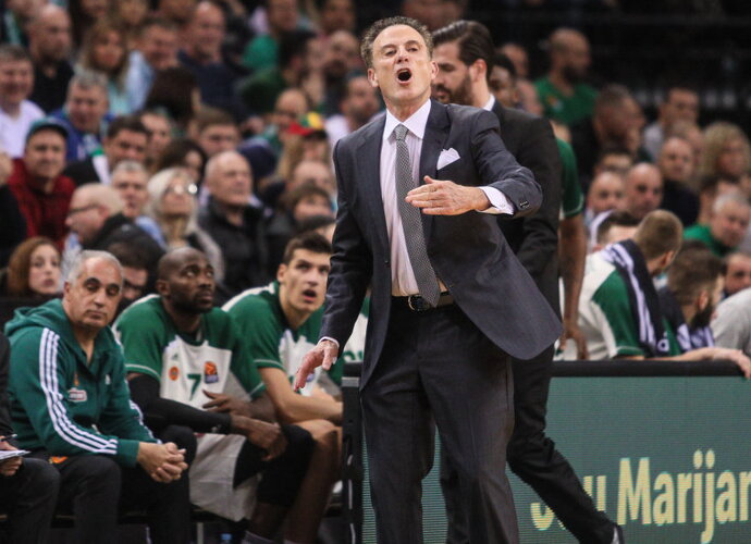 R.Pitino su komanda išvyko į Barseloną (BNS nuotr.)