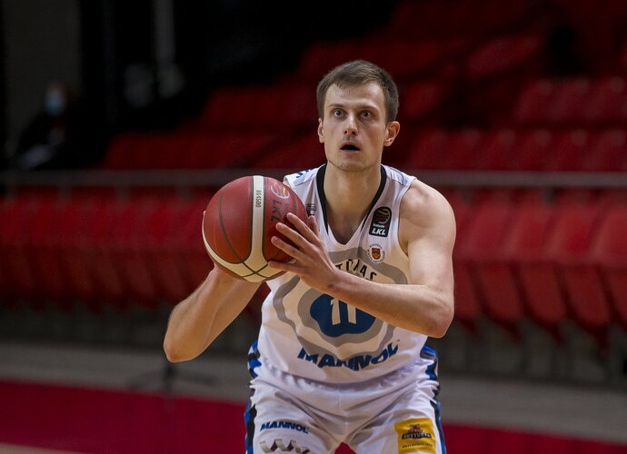 Dž.Slavinskas žais užsienyje (BNS nuotr.)