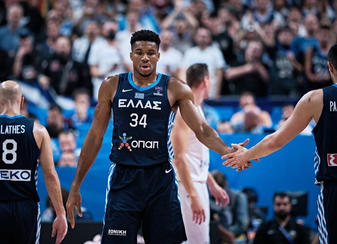 G.Antetokounmpo palygino žaidimą Europoje ir NBA (FIBA nuotr.)