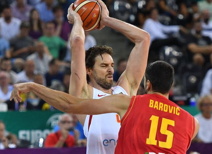 Pau Gasolis pavijo Vokietijos legendą (Scanpix nuotr.)