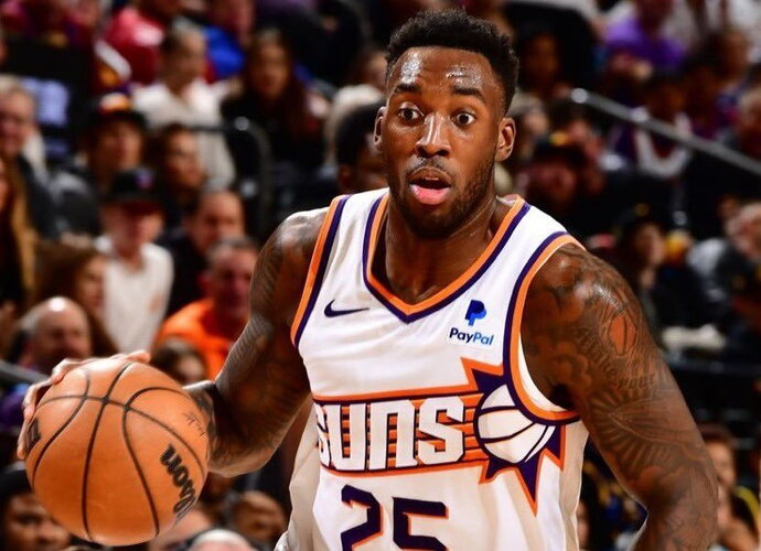 N.Litlle'ui teko palikti Fyniksą