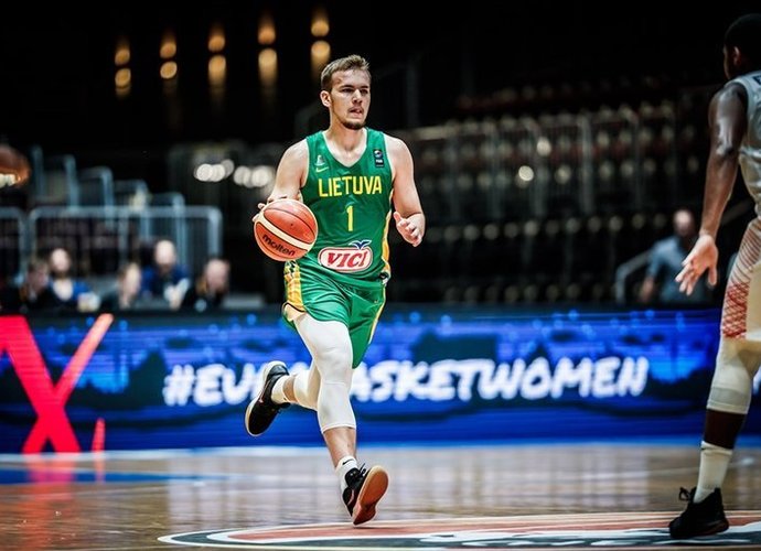 A.Velička skolinamas Estijos ekipai (FIBA Europe nuotr.)