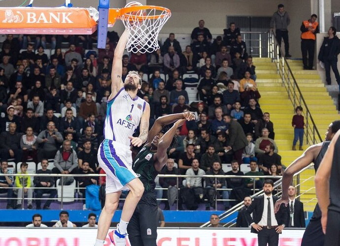 E.Želionis pelnė 2 taškus