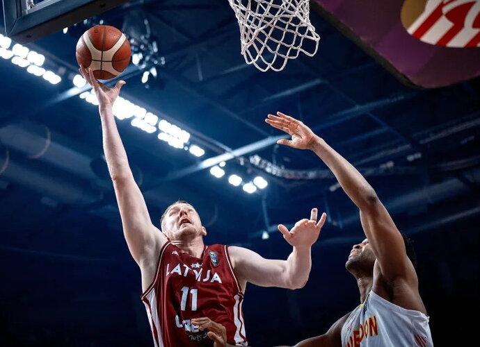 R.Šmitas svariai prisidėjo prie pergalės (FIBA nuotr.)
