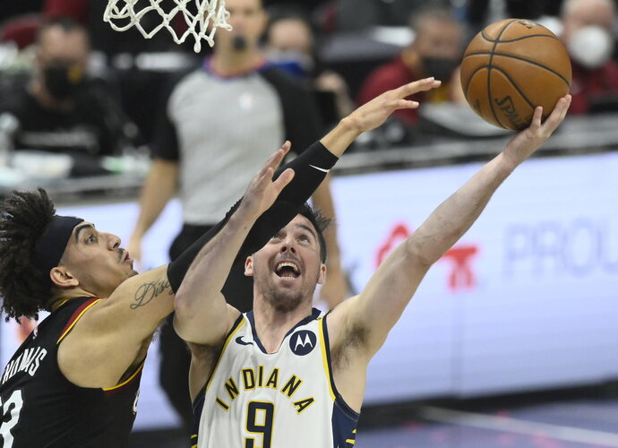 T.J.McConnellis lieka Indianoje (Scanpix nuotr.)