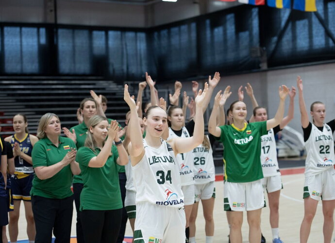 Merginos žengia toliau (FIBA nuotr.)