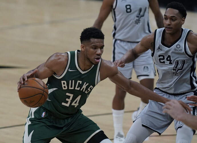 G.Antetokounmpo neatsvėrė varžovų tritaškių (Scanpix nuotr.)