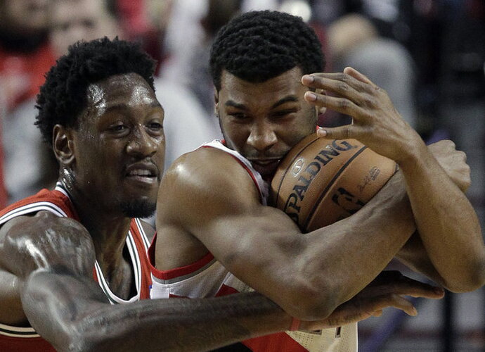 R.Price'ui (dešinėje) tai bus jau dešimtas sezonas NBA (Scanpix nuotr.)
