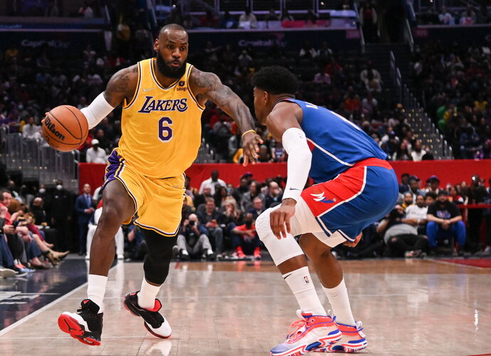 L.Jamesas laikomas šeštu geriausiu NBA žaidėju (Scanpix nuotr.)
