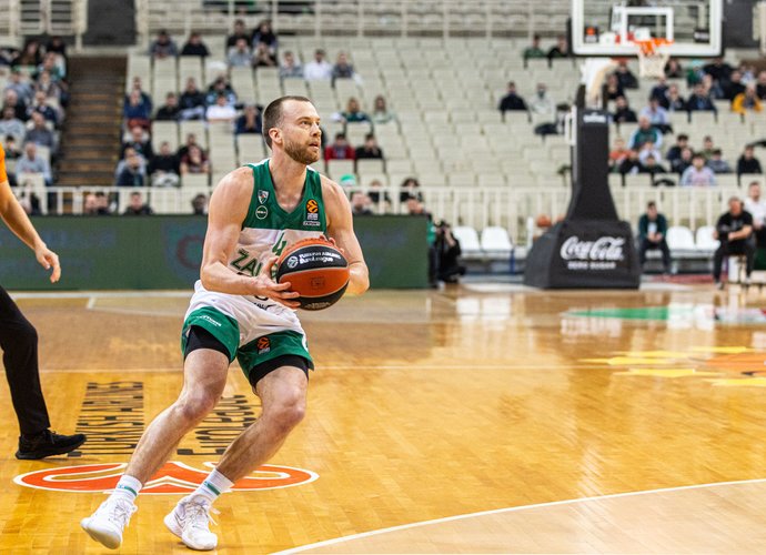 L.Lekavičius strigo Atėnuose (Žalgirio nuotr.)