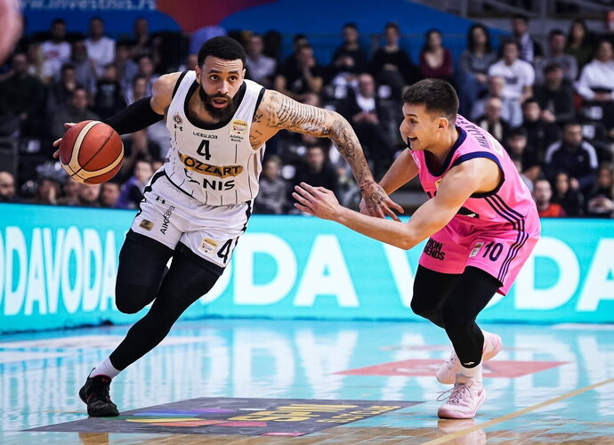 D.Washingtonas pelnė 17 taškų